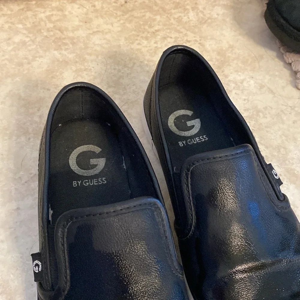⭐️GUESS: G By Guess Women’s Leather Low Top Slip On Sneakers Sz 6.5
